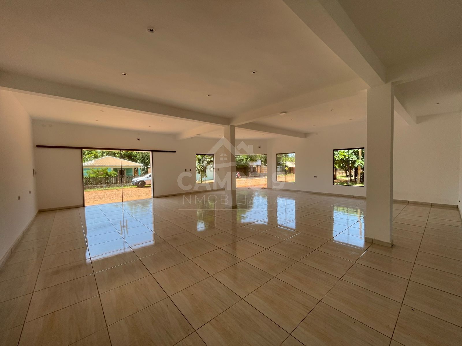 ALQUILO SALÓN COMERCIAL