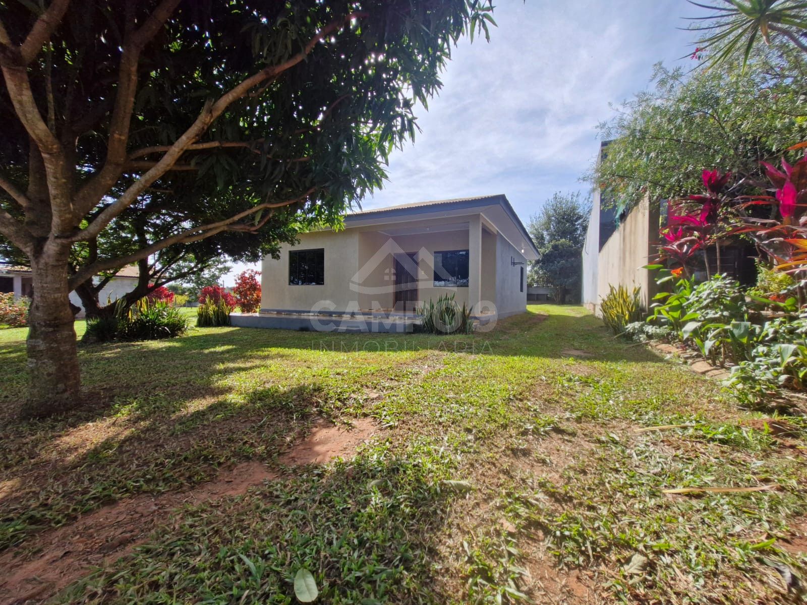 ALQUILO ESTA CASA, CON QUINCHO INDEPENDIENTE
