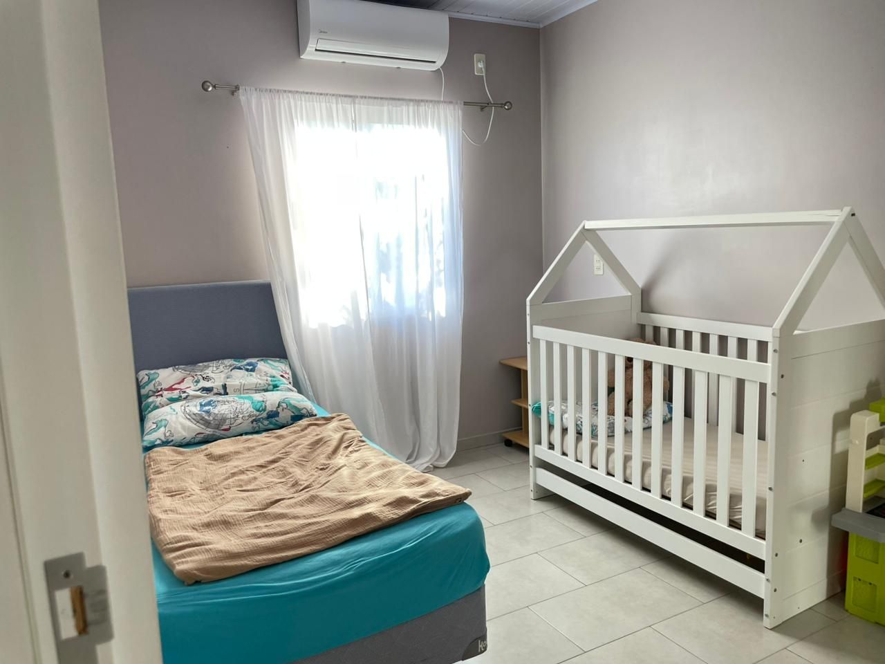 SE VENDE AMPLIO TERRENO CON CASA - CONSTRUCCIÓN NUEVA