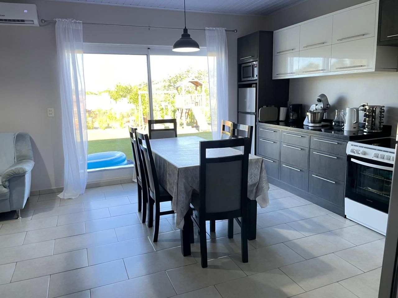 SE VENDE AMPLIO TERRENO CON CASA - CONSTRUCCIÓN NUEVA